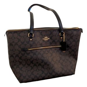 Authentic coach bag 2022.